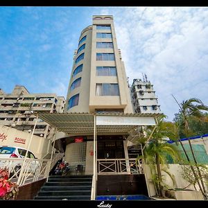 Lucky Hotel Goregaon